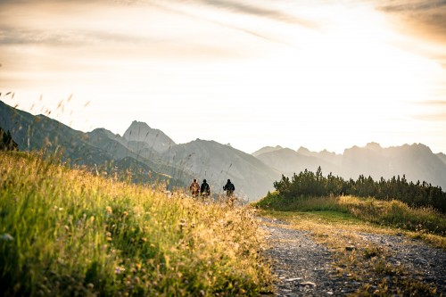 Omaela Story: Goldener Herbst am Arlberg